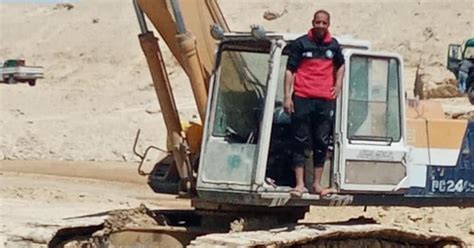 The guy driving the Suez Canal excavator says he got by on 3 